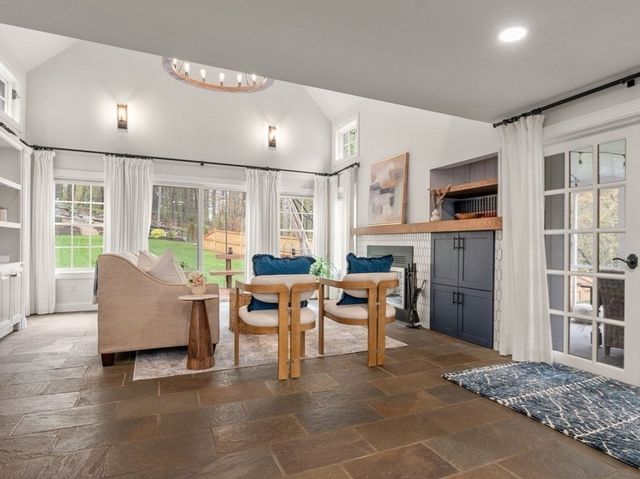 40 Mohawk Dr., Acton, MA 01720