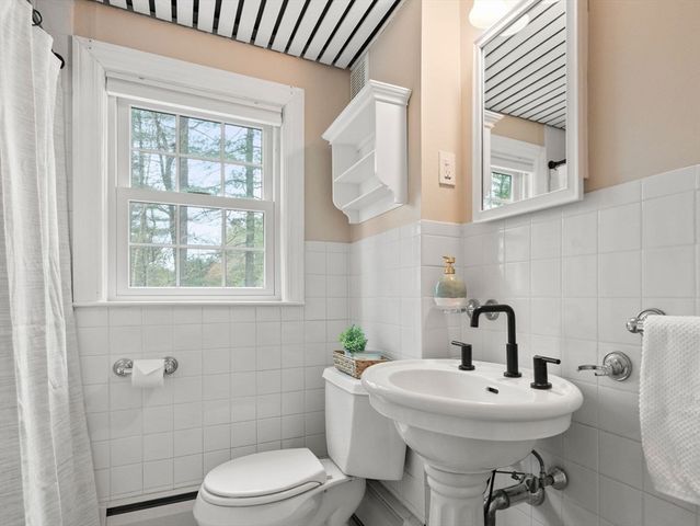 40 Mohawk Dr., Acton, MA 01720