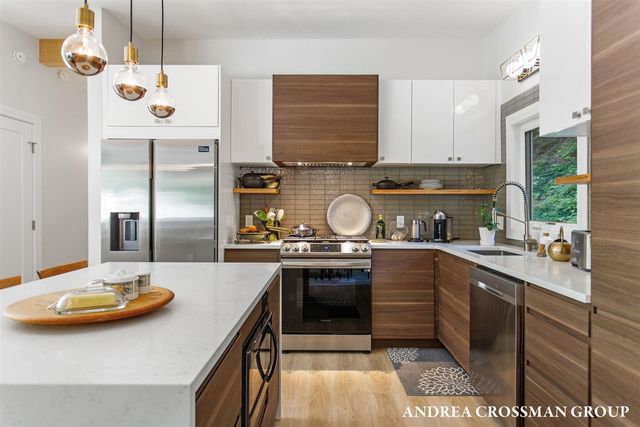 140 Grand Avenue, Grand Haven, MI 49417