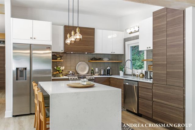 140 Grand Avenue, Grand Haven, MI 49417