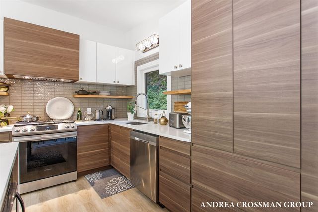 140 Grand Avenue, Grand Haven, MI 49417