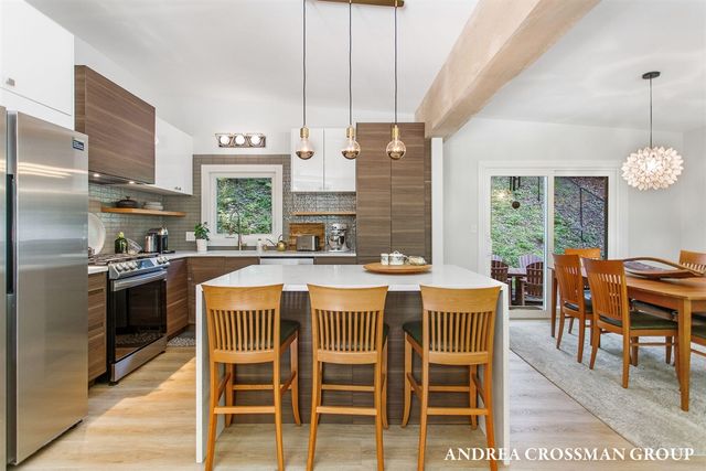 140 Grand Avenue, Grand Haven, MI 49417