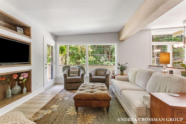 140 Grand Avenue, Grand Haven, MI 49417