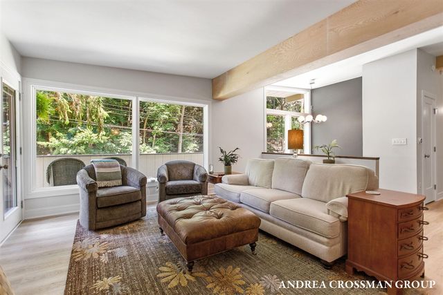 140 Grand Avenue, Grand Haven, MI 49417