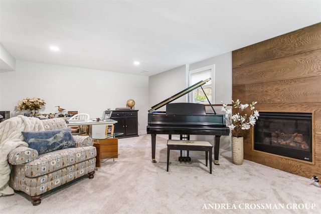 140 Grand Avenue, Grand Haven, MI 49417