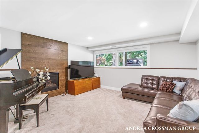 140 Grand Avenue, Grand Haven, MI 49417