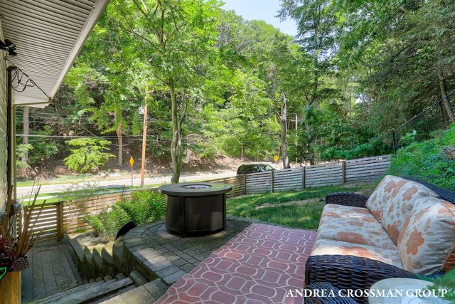 140 Grand Avenue, Grand Haven, MI 49417