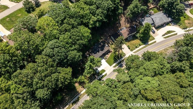 140 Grand Avenue, Grand Haven, MI 49417