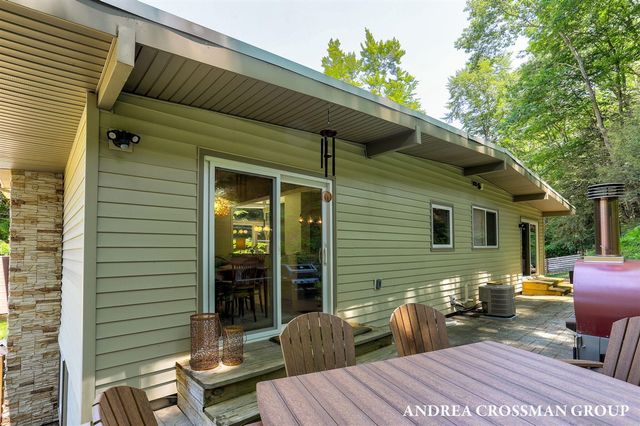 140 Grand Avenue, Grand Haven, MI 49417