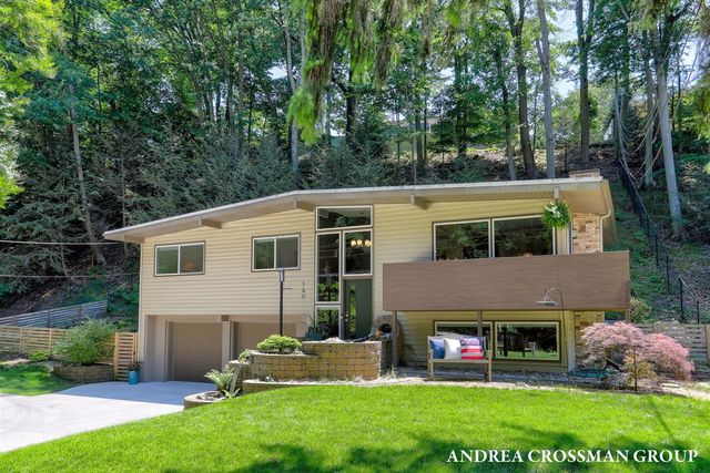 140 Grand Avenue, Grand Haven, MI 49417