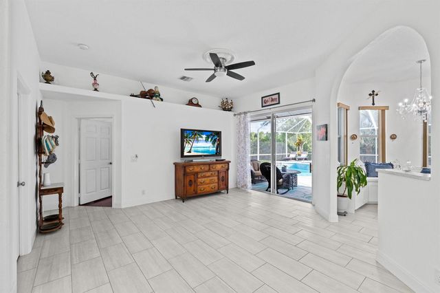 16685 63 Road N, Loxahatchee, FL 33470