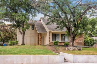 725 Holly Oak Drive, Lewisville, TX 75067