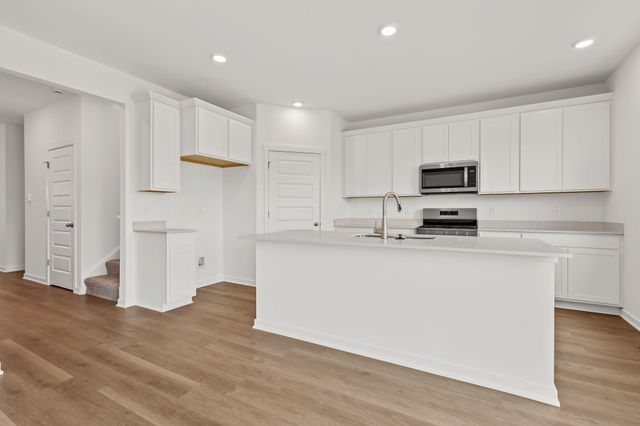 152 Cressmoor Boulevard, Hobart, IN 46342