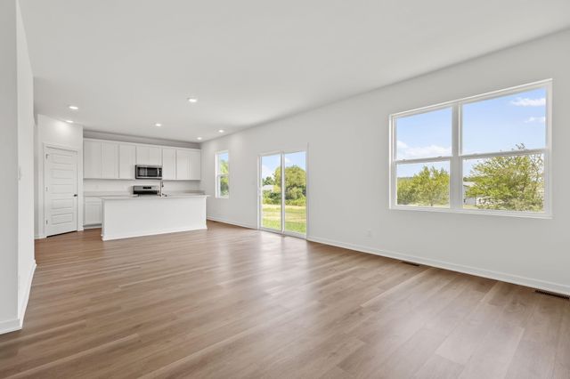 152 Cressmoor Boulevard, Hobart, IN 46342