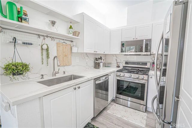 26943 Hillsborough Parkway 25, Valencia, CA 91354