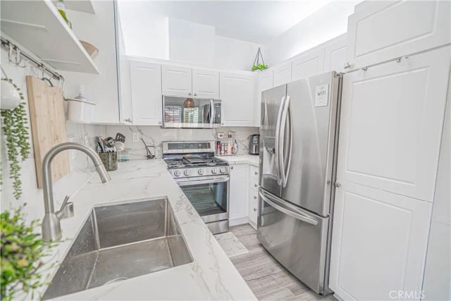 26943 Hillsborough Parkway 25, Valencia, CA 91354