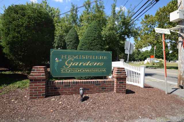 43 Mccormick 52, Stoughton, MA 02072