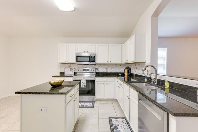 110 S Creekbend DR, Hutto, TX 78634