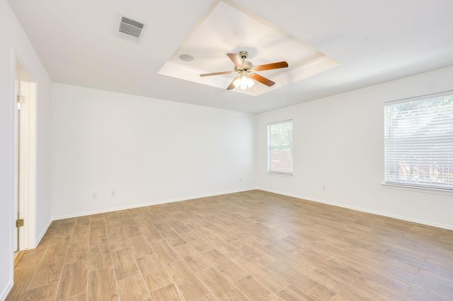 110 S Creekbend DR, Hutto, TX 78634