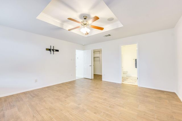 110 S Creekbend DR, Hutto, TX 78634