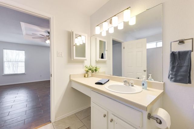 110 S Creekbend DR, Hutto, TX 78634