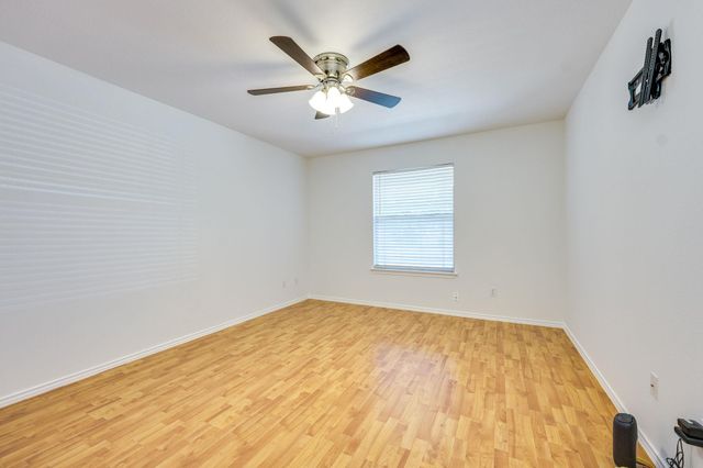 110 S Creekbend DR, Hutto, TX 78634