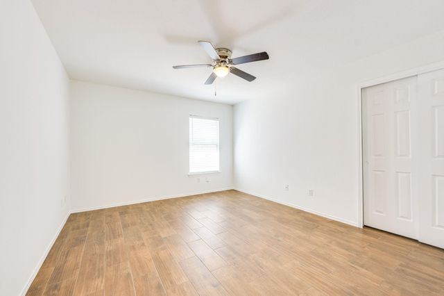 110 S Creekbend DR, Hutto, TX 78634