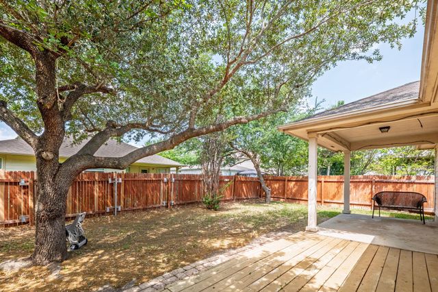 110 S Creekbend DR, Hutto, TX 78634