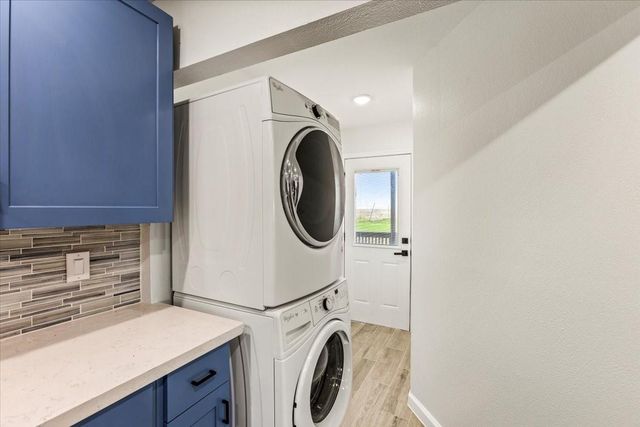 920 17th, Port Bolivar, TX 77650