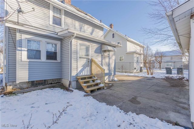 2246 7th Street SW, Akron, OH 44314