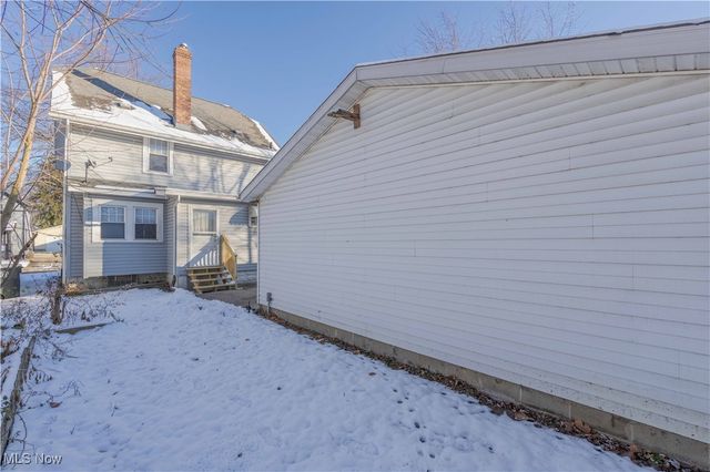 2246 7th Street SW, Akron, OH 44314