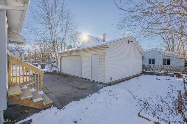 2246 7th Street SW, Akron, OH 44314