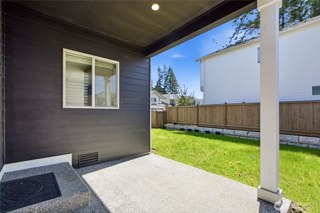 6302 SW 206th Pl, Lynnwood, WA 98036
