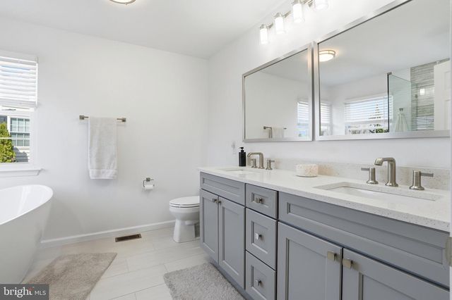 930 RED COAT FARM DR, Chalfont, PA 18914