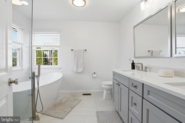 930 RED COAT FARM DR, Chalfont, PA 18914