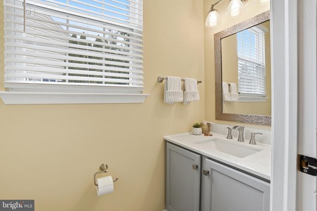 930 RED COAT FARM DR, Chalfont, PA 18914