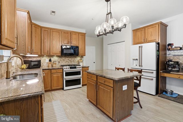 930 RED COAT FARM DR, Chalfont, PA 18914