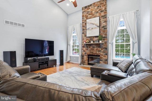 930 RED COAT FARM DR, Chalfont, PA 18914