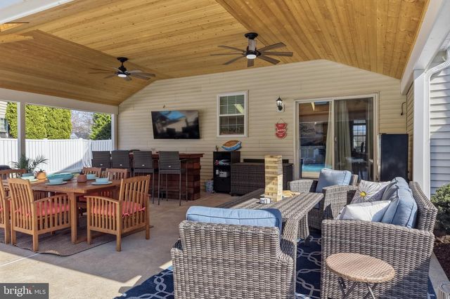 930 RED COAT FARM DR, Chalfont, PA 18914