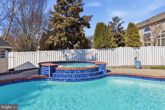 930 RED COAT FARM DR, Chalfont, PA 18914