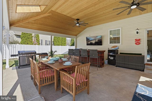 930 RED COAT FARM DR, Chalfont, PA 18914