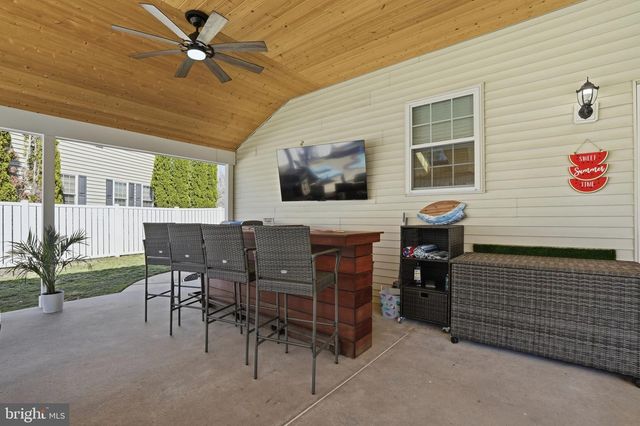 930 RED COAT FARM DR, Chalfont, PA 18914