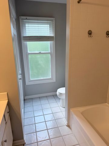 310 Chesterfield Lane, Vernon Hills, IL 60061
