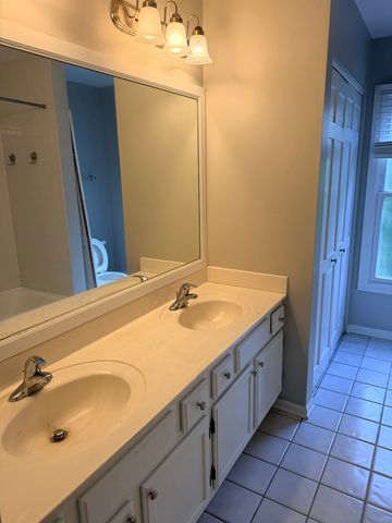 310 Chesterfield Lane, Vernon Hills, IL 60061