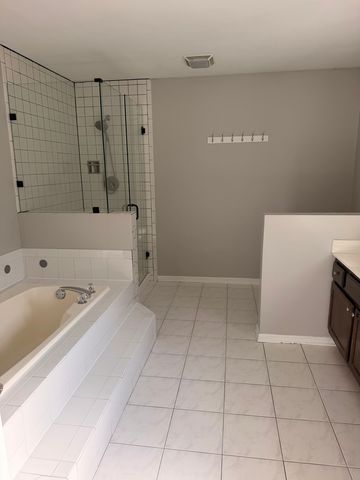 310 Chesterfield Lane, Vernon Hills, IL 60061
