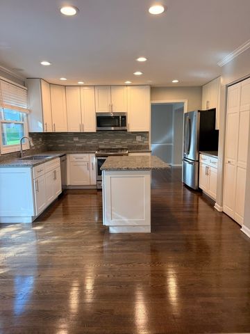 310 Chesterfield Lane, Vernon Hills, IL 60061