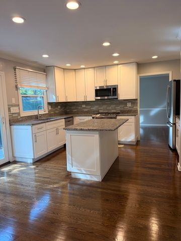 310 Chesterfield Lane, Vernon Hills, IL 60061