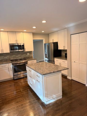 310 Chesterfield Lane, Vernon Hills, IL 60061