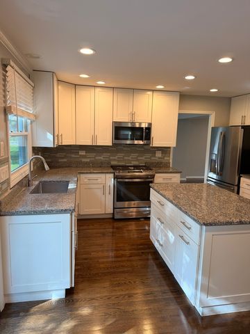 310 Chesterfield Lane, Vernon Hills, IL 60061
