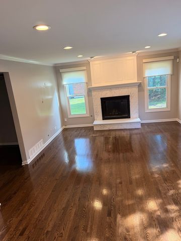 310 Chesterfield Lane, Vernon Hills, IL 60061